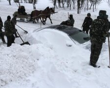 Сотні тернополян опинилися у крижаній пастці, швидка й поліція не доїдуть: "Ми нікому не потрібні"