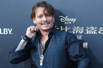 Набросилась с кулаками: Джонни Депп обвинил бывшую в избиении