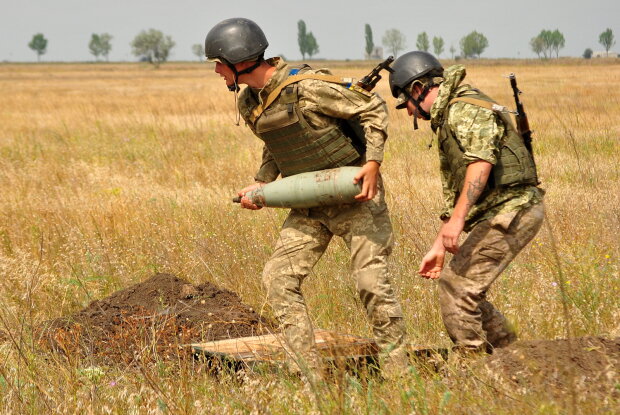 На Донбассе украинские воины нашли почти сотню "подарков" Путина и спасли 37 человек