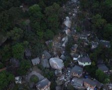На житлові будинки у Бразилії впав уламок скелі (відео)