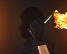 Перший пішов: в Білорусі коктейль Молотова влучив у держустанову