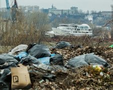 Розруха і злидні: як живуть в 5 хвилинах їзди від Банкової (фото)