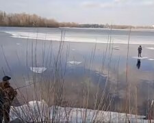 Рибалка врятував дитину, фото: кадр з відео