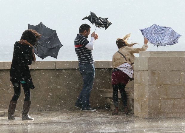 У Києві оголосили штормове попередження: як не потрапити до "лап" надпотужної стихії