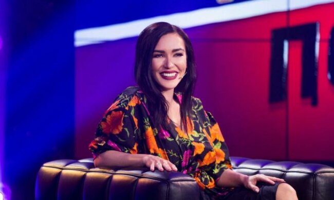 Солістка Serebro вивалила груди прямо на голови фанатам: фото
