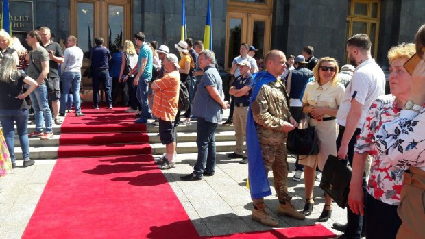 Зеленскому подсказали, что делать с Донбассом и Крымом: как разделились мнения украинцев
