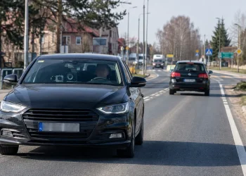 Немаркированный автомобиль контроля скорости в Польше