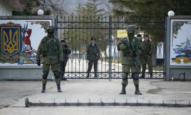 Вспомнить все: в сети напомнили героев и подонков крымских событий 2014