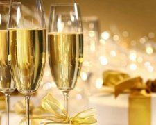 Пити шампанське із великих келихів шкідливо - вчені