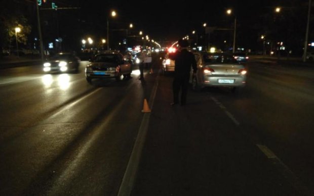 Смертельна ДТП під Києвом: водій збив трьох і зник