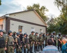 Рейдерський захват на Кіровоградщині: ветерани АТО побилися з поліцією