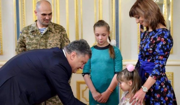 Освобожденный командир киборгов получил  орден "За мужество"