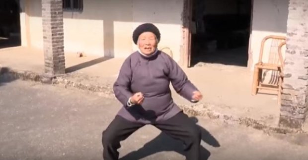 Китайская долгожительница потрясла мастерством кунг-фу