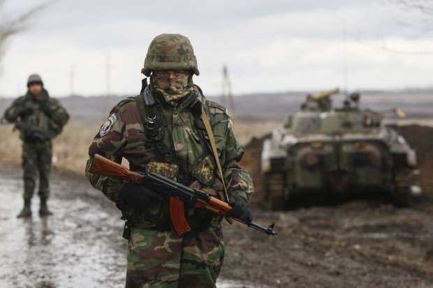 Украинские воины уничтожили кучку боевиков одним выстрелом: эпичные кадры