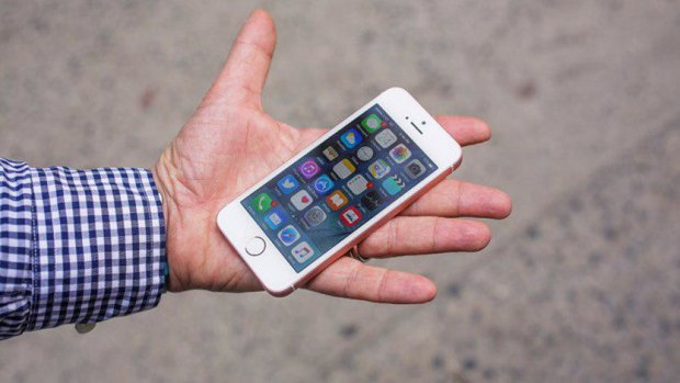 Обновление Apple оставило iPhone без интернета, люди в панике