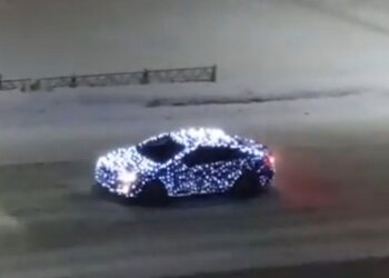 Гирлянда на автомобиль: фото скрин Ютуб