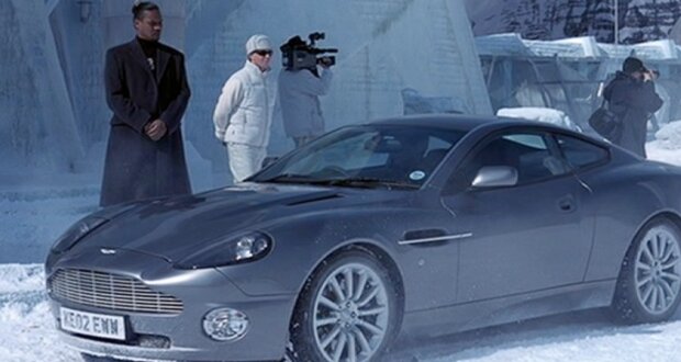 Aston Martin Vanquish 2001, фото: YouTube