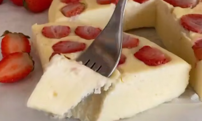 Сирна запіканка з полуницею, кадр з відео