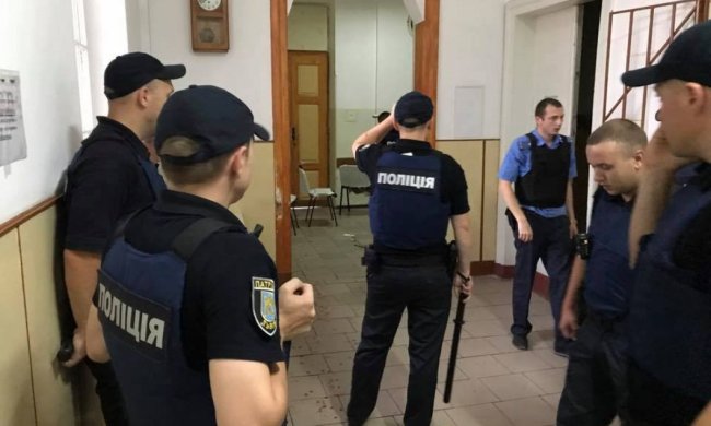 Наїхали на поліцейського