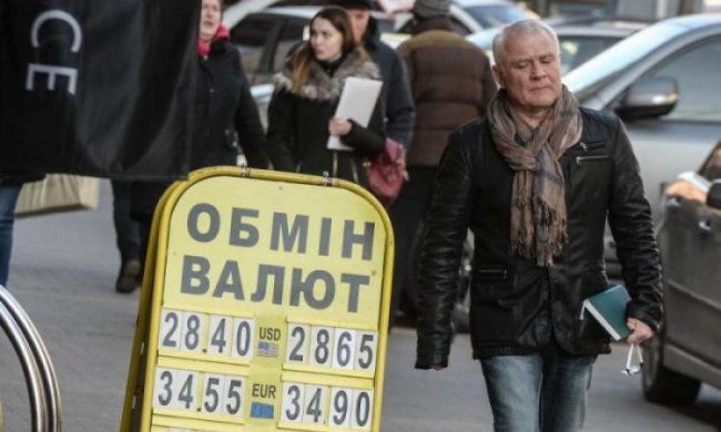 Курс валют на 22 июля: доллар и евро стоят на своем
