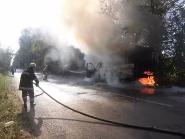 Під Києвом спалахнула маршрутка, не залишилося навіть коліс: подробиці і фото пекельного інциденту