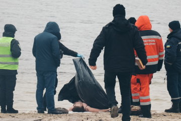 В Киеве из Днепра достали загадочное тело полуголой девушки: прямо как в "Твин Пиксе"