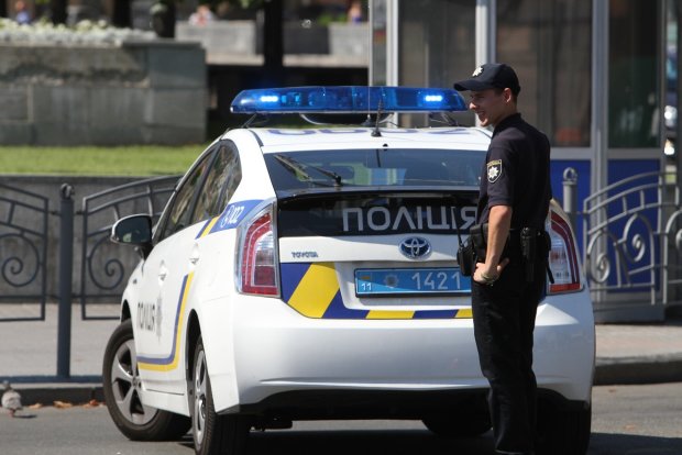 "Нацкорпус" окропили кров'ю: у Києві напали на приймальню депутата