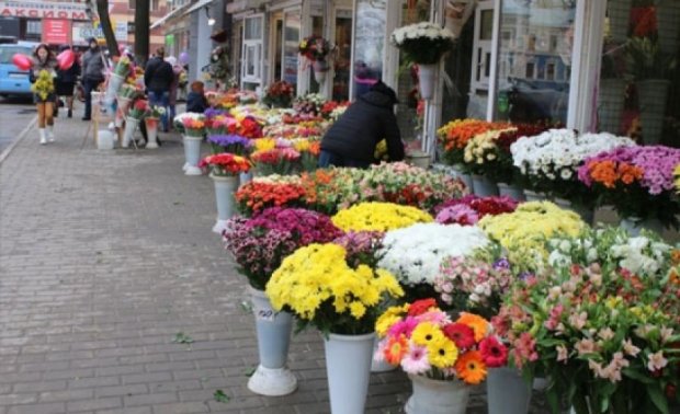 Українці почали купувати більш дешеві квіти 