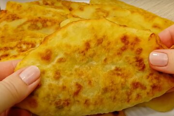 Картофельные пирожки с хрустящей корочкой - простое блюдо вкуснее чебуреков