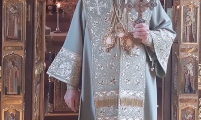 Середньовічна дикість в РПЦ: російські попи отримали "чумні костюми" для богослужінь