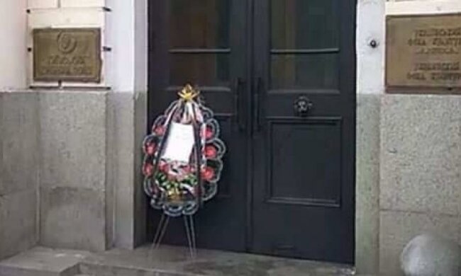 Декоммунізатору В'ятровичу натякнули на похорон