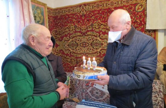 На  Львівщині довгожитель  відсвяткував 100-річний ювілей: "Мрію дожити до 110"