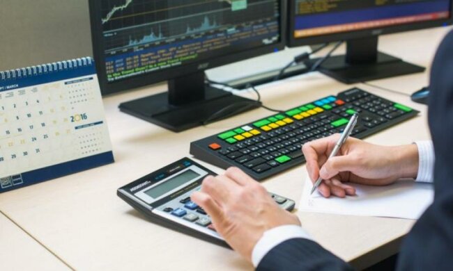 Вкладникам скандального банку поновили виплати