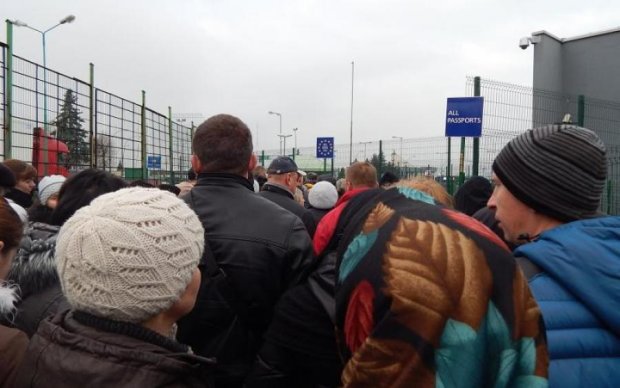 Украинцы массово бегут в Польшу: тревожная статистика