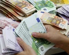 Інвестори не вкладуть грошей в країну, чия влада шикує на Мальдівах, - Ніколаєнко