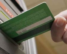Українські банки повернуть вкрадені з карток гроші