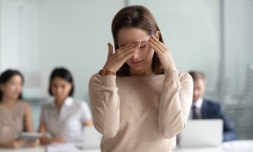 Чому у вас темніє в очах під час вставання і коли слід терміново бігти до лікаря
