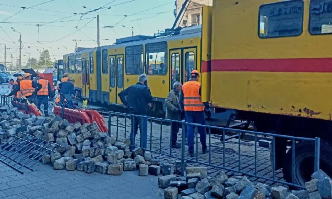 Дорожные работы во Львове: пробка на Привокзальной