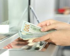 Що відбувається? В українських банках зникає валюта