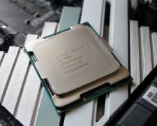 Intel представила топовый процессор Core i9-9980HK