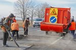 Объехать невозможно: креативный ремонт дороги шокировал киевлян