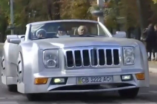 Пенсионер смастерил кабриолет, кадр из видео