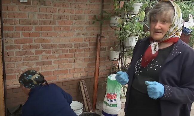 Школярка вилізла з вікна, бігла городами та кричала про вчительку: мешканці містечка під Полтавою розкрили подробиці про потрійне вбивство