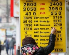Курс валют: гривня укріпила свої позиції