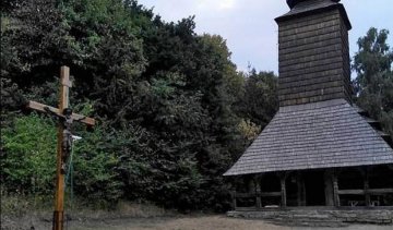Закарпатська громада поставила хрест бійцям АТО в Пирогово (фото)