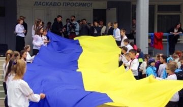 У Києві створили найбільшу карту України з вишиванок