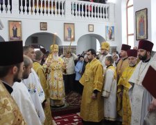 Волинська різанина бензопилою: прихильники ПЦУ влаштували вакханалію в храмі УПЦ, фото