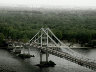 Киев, пешеходный мост, фото из соцсетей