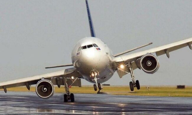 Літак схрестили з автобусом, і ось що вийшло: відео