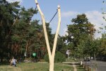 У Києві поставили величезну рогатку, яка стріляє людьми
